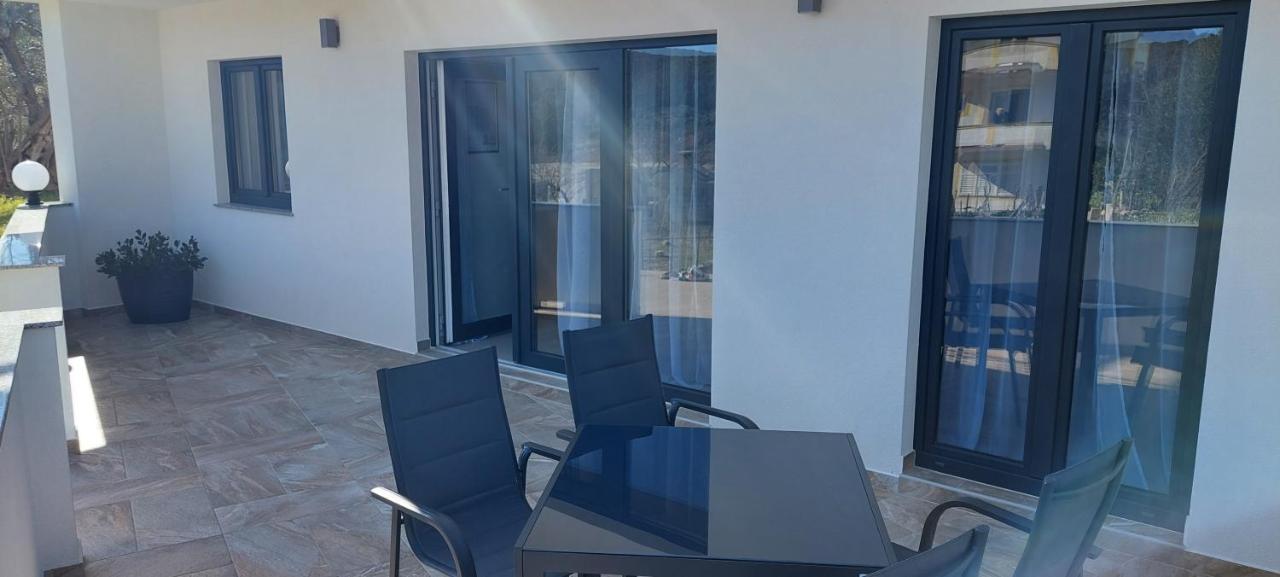 Holiday Apartments Cecilija Supetarska Draga Exterior foto